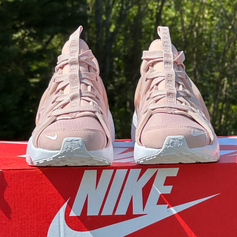 NEW Nike Air Huarache Craft Casual Sneaker - US Size Womens 7 | Mens, Youth 5.5 - Picture 3 of 10